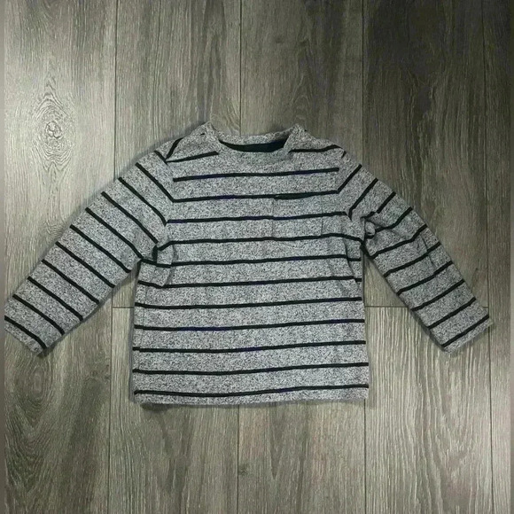 Old Navy and Hurley 2 Piece Boys Bundle Long Sleeve Tops Size 5 - Picture 2 of 8